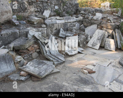 Ruines de la zone sportive de l'ancienne Grèce Samos, l'un des nombreux sites d'intérêt près de Pythagorio, pièces de puzzle archéologique Banque D'Images