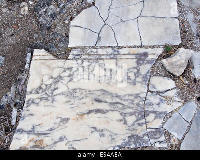 Ruines de la zone sportive de l'ancienne Grèce Samos, l'un des nombreux sites d'intérêt près de Pythagorio, fragments de en marbre Banque D'Images