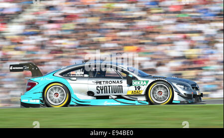 Hockenheim, Allemagne. 19 Oct, 2014. Daniel Juncadella pilote DTM espagnol de l'équipe Mercedes AMG Petronas durs dans sa Mercedes AMG C-Coupé pendant la dernière course de la saison du Masters allemand de voitures de tourisme (DTM) à Hockenheim, Allemagne, 19 octobre 2014. Photo : Uwe Anspach/dpa/Alamy Live News Banque D'Images