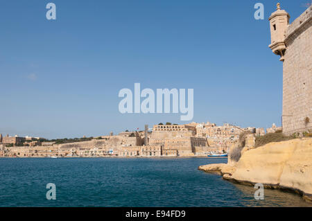 Une vue sur le Grand Port et le Fort St Angelo à La Valette, capitale de Malte et la capitale européenne de la Culture pour 2018 Banque D'Images