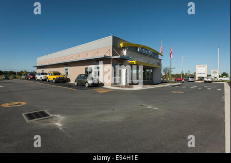 Le restaurant Macdonald nouvellement construit situé dans la région de Lady Lake, Florida United States Banque D'Images