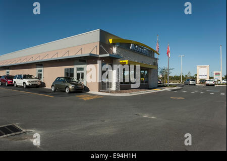 Le restaurant Macdonald nouvellement construit situé dans la région de Lady Lake, Florida United States Banque D'Images