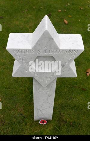 Pierre tombale juive au champ d'honneur, Cimetière Américain, Waregem, Belgique. Banque D'Images