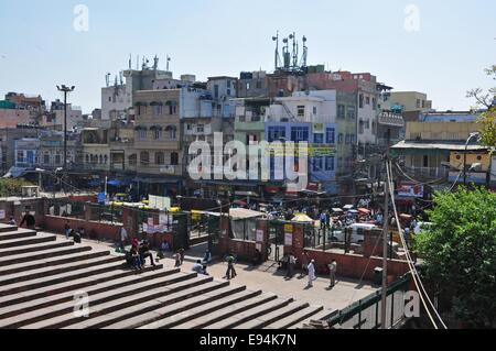 L'Chawri Bazar, vu depuis les étapes de Jama Masjid, la grande mosquée du Vieux Delhi Banque D'Images