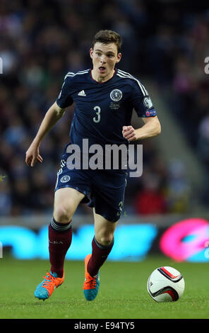 Glasgow, Royaume-Uni. Oct 11, 2014. Andrew Robertson de l'Ecosse - Euro 2016 Qualifications - l'Ecosse contre la Géorgie - Stade Ibrox - Glasgow - Ecosse - 11 octobre 2014 - © Simon Bellis/Sportimage/csm/Alamy Live News Banque D'Images