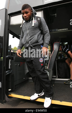 Londres, Royaume-Uni. 12 octobre, 2014. Bath's Kyle Eastmond arrive à Adam's Park - Rugby Union - 2014/2015 Aviva Premiership - Wasps vs - Adams Park Stadium - Londres - 11/10/2014 - Charlie © Forgham-Bailey/Sportimage/csm/Alamy Live News Banque D'Images