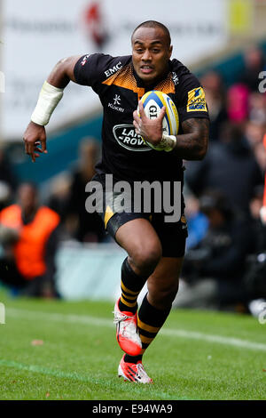 Londres, Royaume-Uni. 12 octobre, 2014. London Wasps' Sailosi Tagicakibau - Rugby Union - 2014/2015 Aviva Premiership - Wasps vs - Adams Park Stadium - Londres - 11/10/2014 - Charlie © Forgham-Bailey/Sportimage/csm/Alamy Live News Banque D'Images