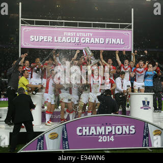 Manchester, UK. Oct 11, 2014. St Helens célébrer- première Grande Finale de l'utilitaire Super League - St Helens v Wigan Warriors - Stade Old Trafford - Manchester - Angleterre - 11 octobre 2014 - © Paul Currie/Sportimage/csm/Alamy Live News Banque D'Images