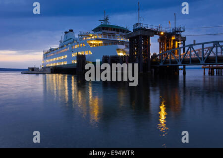 Mukilteo-Clinton ferry quitte pour l'île de Whidbey. Mukilteo, Washington, USA Banque D'Images