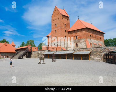 Ancien château médiéval, sur le lac Galve à Trakai Banque D'Images