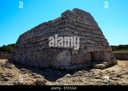 Naveta des Tudons Talaiot sépulture préhistorique de la culture, Menorca, Ciutadela, Îles Baléares, Espagne Banque D'Images