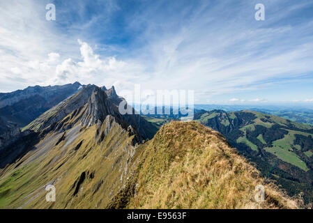 Vue du Mt Schäfler dans l'Appenzell Alpes pour Mt Santis, Canton d'Appenzell Rhodes-Intérieures, Suisse Banque D'Images