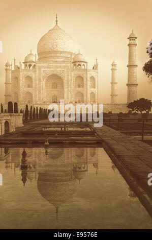 TAJ MAHAL AGRA INDE Sépia Banque D'Images