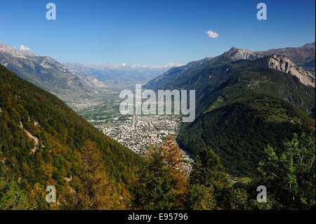 La vue sur la vallée du Rhône de Martigny à Sierre et Loèche-les-Bains, Canton du Valais, Suisse Banque D'Images