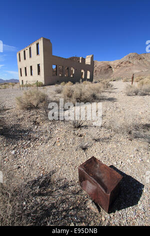 Désert de Mojave, rhyolite, Nevada, USA ; l'école de la rhyolite de pas moins de 250 enfants. Banque D'Images