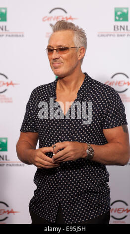 Rome, Italie. 20 octobre, 2014. Martin Kemp, de Spandau Ballet assis avec des photographes à un photocall pour 'Soul les garçons du monde occidental/Spandau Ballet' au Festival International du Film de Rome. Banque D'Images