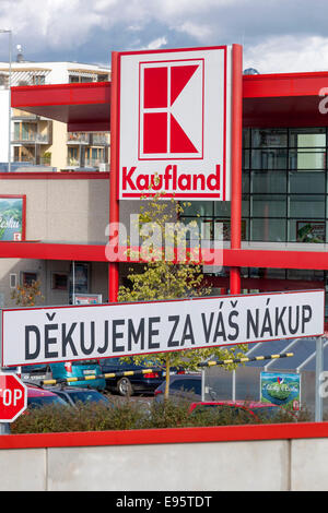 Kaufland, logo sign Prague Praha République Tchèque Banque D'Images