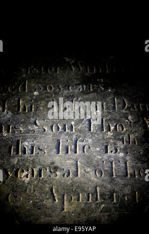 Mot de la vie a souligné pierre tombale cimetière de tombstone tombe mort vignetted vignette mémoire texte ancien typeface Banque D'Images