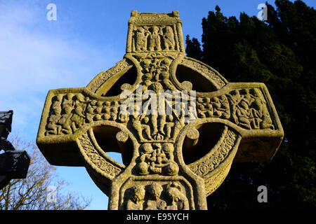 Lumière du soir sur la croix de Muiredach un célèbre 10e siècle de Monasterboice tête de roue dans le comté de Louth Irlande Banque D'Images