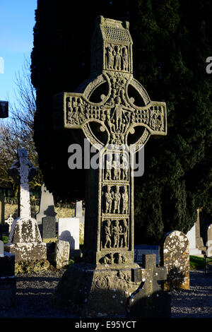 Lumière du soir sur la croix de Muiredach un célèbre 10e siècle de Monasterboice tête de roue dans le comté de Louth Irlande Banque D'Images