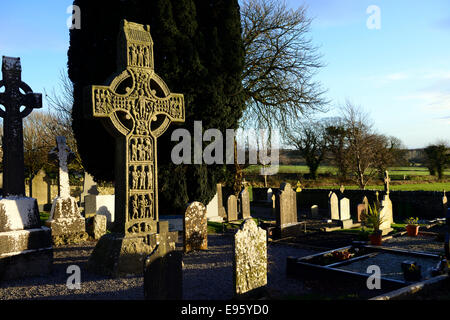 Lumière du soir sur la croix de Muiredach un célèbre 10e siècle de Monasterboice tête de roue dans le comté de Louth Irlande Banque D'Images