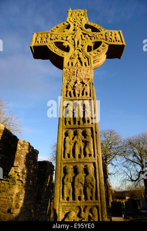 Lumière du soir sur la croix de Muiredach un célèbre 10e siècle de Monasterboice tête de roue dans le comté de Louth Irlande Banque D'Images