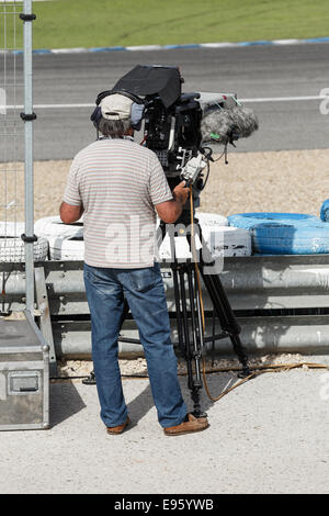 Caméraman professionnel lors de l'enregistrement de World Series by Renault à Jerez Banque D'Images