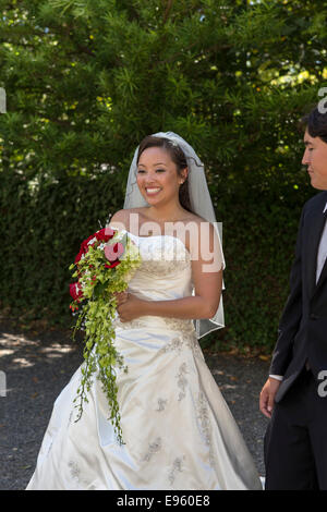 Mariée à la cérémonie du mariage du Marin Art et Centre de jardin dans la ville de Ross dans le comté de Marin en Californie United States Banque D'Images