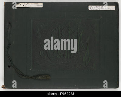 La couverture d'un album documentant la guerre sino-japonaise (1937-1945), avec un accent sur les navires militaires utilisés pendant le conflit. L'image reflète l'aspect maritime de la guerre, mettant en évidence les forces navales impliquées dans les hostilités entre la Chine et le Japon au cours de cette période turbulente. Banque D'Images