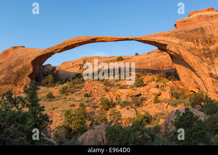 Landscape Arch, Arches National Park, Moab, Utah. Banque D'Images