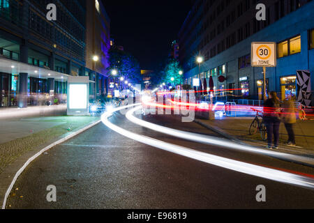 BERLIN, ALLEMAGNE - 10 octobre 2014 : la Potsdamer Platz à l'éclairage de nuit. Le Festival annuel des Lumières 2014 Banque D'Images