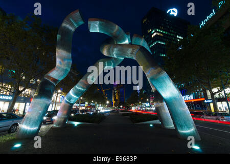 Une vue de la sculpture 'la chaîne brisée', par les sculpteurs Brigitte Matschinsky-Denninghoff et Martin Matschinsky Banque D'Images