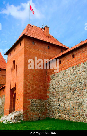 Ancien château médiéval, sur le lac Galve à Trakai Banque D'Images