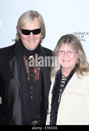 Tribeca Film Festival présente super duper Alice Cooper au Bow Tie Cinemas comprend : Neal Smith,Rose Smith Où : NYC, New York, United States Quand : 17 Avr 2014 Banque D'Images