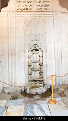 BAKHCHYSARAI, RUSSIE - 1 octobre 2014 : La Fontaine de Bakhtchisaraï (fontaine de larmes) à Khan's Palace (Hansaray). Le palais a été bu Banque D'Images