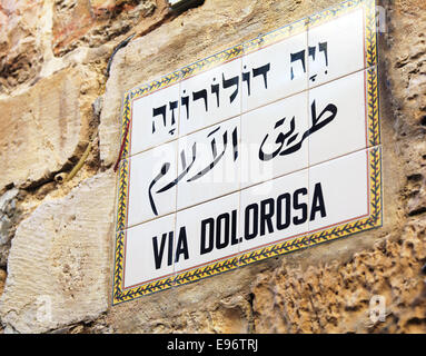 Plaque de rue Via Dolorosa dans la vieille ville, Jérusalem, Israël Banque D'Images