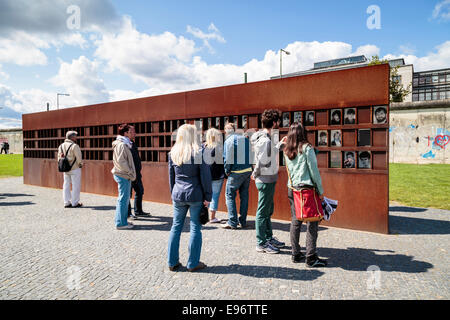 De la fenêtre du Souvenir, Mémorial du Mur de Berlin, Mitte, Berlin. Commémore ceux qui sont morts en tentant d'échapper à l'Est de Berlin Banque D'Images