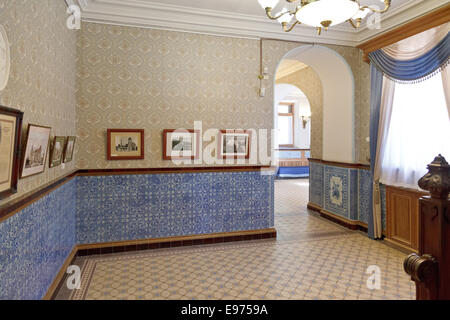 YALTA, RUSSIE - 3 octobre 2014 : l'intérieur de chambre à Masandra Palais de l'empereur Alexandre III en Crimée. Le palais a été construite en Banque D'Images