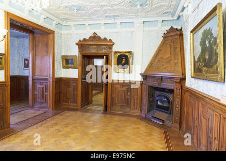 YALTA, RUSSIE - 3 octobre 2014 : l'intérieur du cabinet de Masandra Palais de l'empereur Alexandre III en Crimée. Le palais fut construite Banque D'Images
