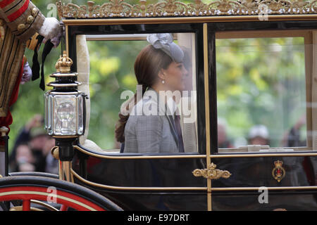 Londres, Royaume-Uni, 21 octobre 2014. Le prince William, duc de Cambridge, Catherine, duchesse de Cambridge et le président de Singapour Banque D'Images