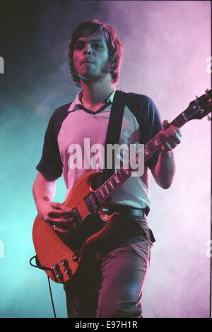 Gaz Coombes de Supergrass sur scène en concert à Irvine Beach Music Festival, à Irvine, en Écosse, en 1996. Banque D'Images
