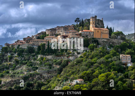 La vieille ville pittoresque d'Èze / Èze-Village, nid d'aigle perché sur le long d'Azur, la Côte d'Azur, Alpes-Maritimes, France Banque D'Images