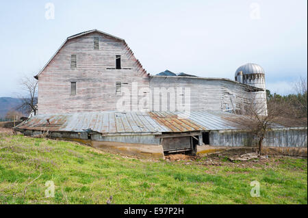 Vieille Grange près de Newcastle, Virginia, USA. Banque D'Images