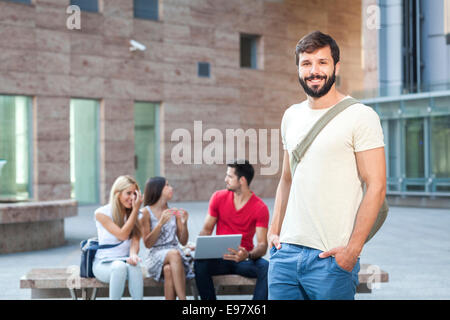 Groupe d'étudiants sur campus Banque D'Images