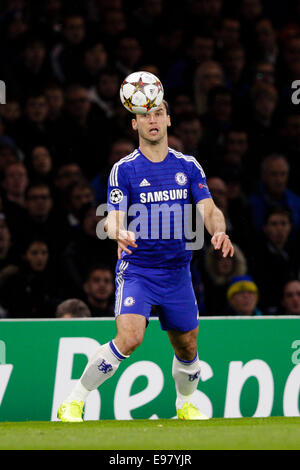 Londres, Royaume-Uni. 21 Oct, 2014. Phase de groupes de la Ligue des Champions. Chelsea contre Maribor. La Chelsea Branislav Ivanovic : Action Crédit Plus Sport/Alamy Live News Banque D'Images