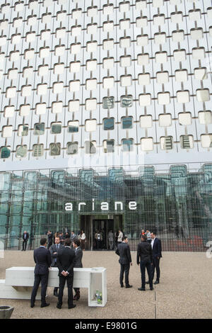 Les hommes d'affaires,les travailleurs,business,Bâtiment,Ariane La Defense,Paris,France Banque D'Images