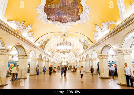 Salle principale de la station de métro Komsomolskaya, Moscou, Russie Banque D'Images