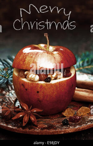 Noël rouge Macro Apple avec les épices, l'Anis sur le côté. Banque D'Images