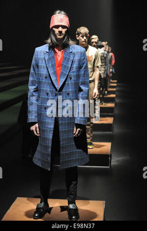 Collection Printemps/Été 2015 de la marque de mode japonaise TOGA VIRILIS le 18 octobre 2014, à Tokyo. Banque D'Images