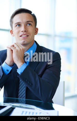 Pensive businessman sitting at workplace Banque D'Images